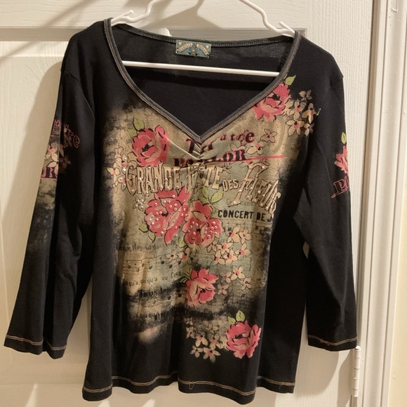 Vanilla Sugar Black Top with Pink Floral Design - Picture 1 of 4